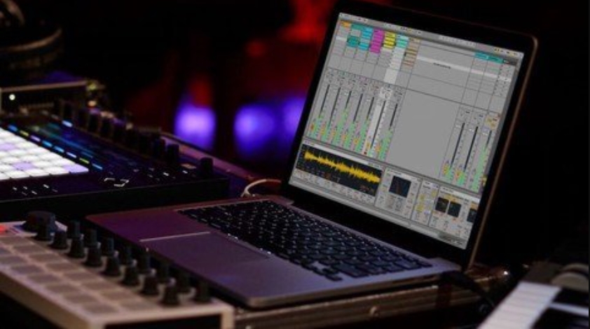 Udemy Building A Seamless Dj Mix To Post Online [TUTORiAL]